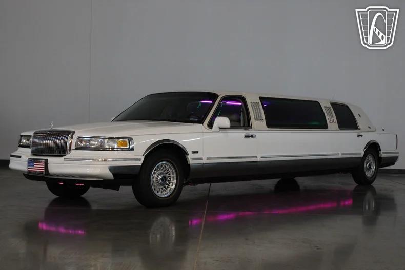 lincoln town car 2006 1LNHM82V76Y647726 image lincoln town car 2006 1LNHM82V76Y647726 image